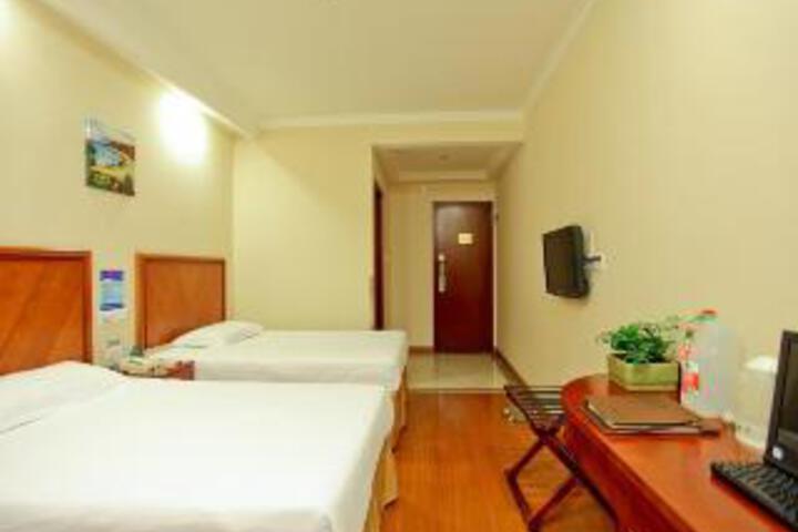 Room 12 of 14