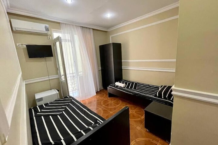 Room 5 of 11