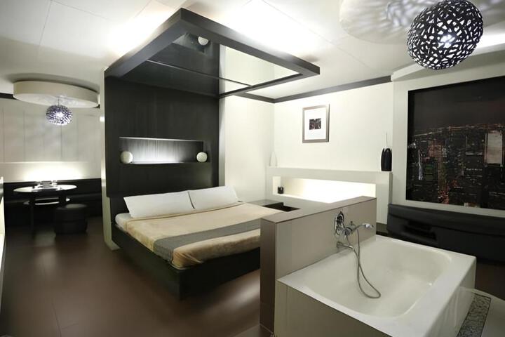 Room 13 of 49