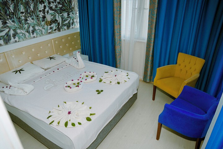 Room 5 of 32