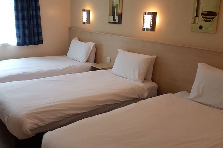 Room 13 of 90