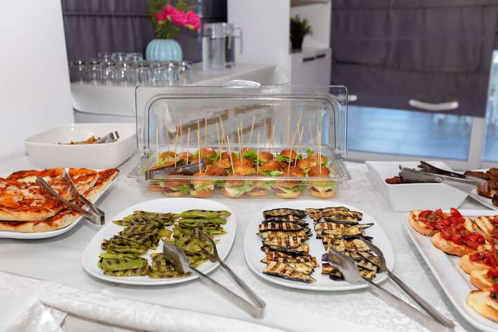 Dining 72 of 100
