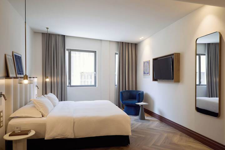 Room 44 of 110