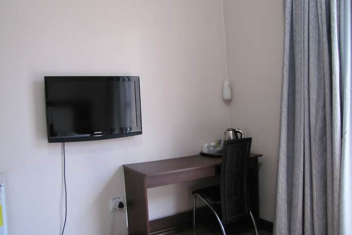 Room 14 of 38