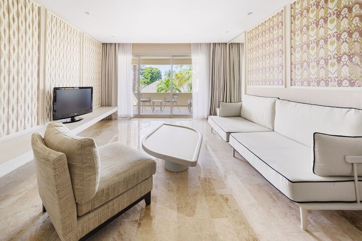 Room 10 of 93