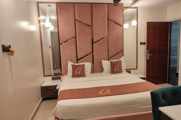 Room 17 of 30