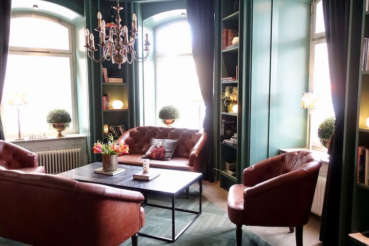 Entrance & Lobby