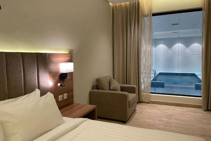 Room 4 of 7