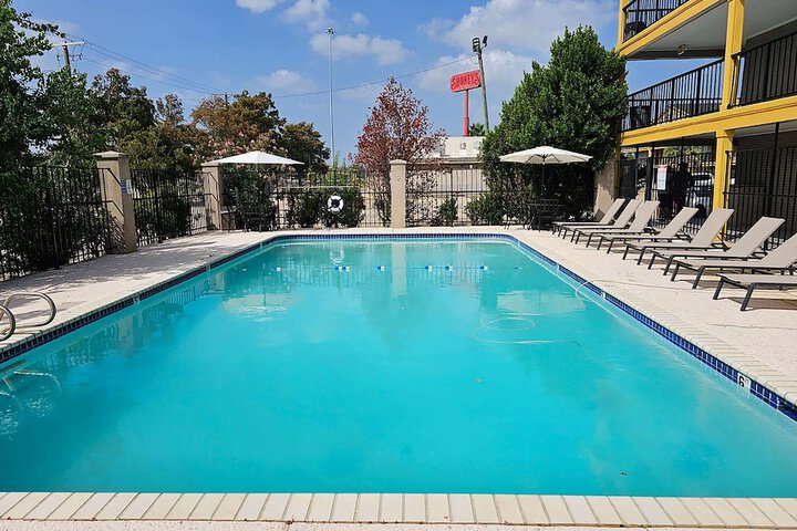 Pool 10 of 14