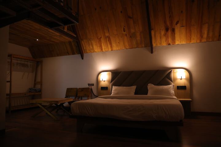 Room 3 of 18