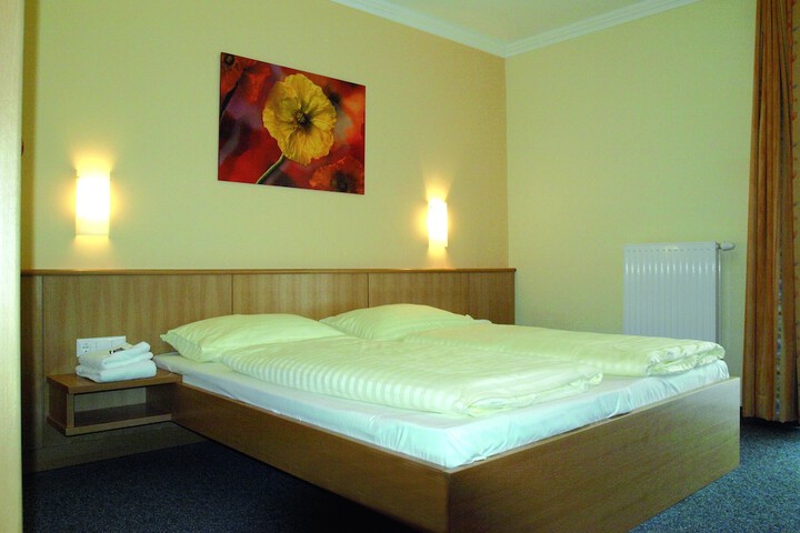 Room 3 of 45