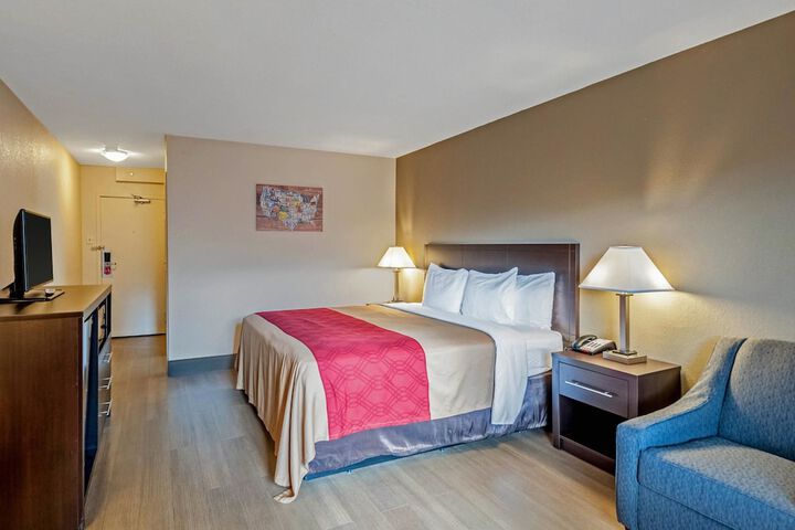 1 King Bed (2 of 5)