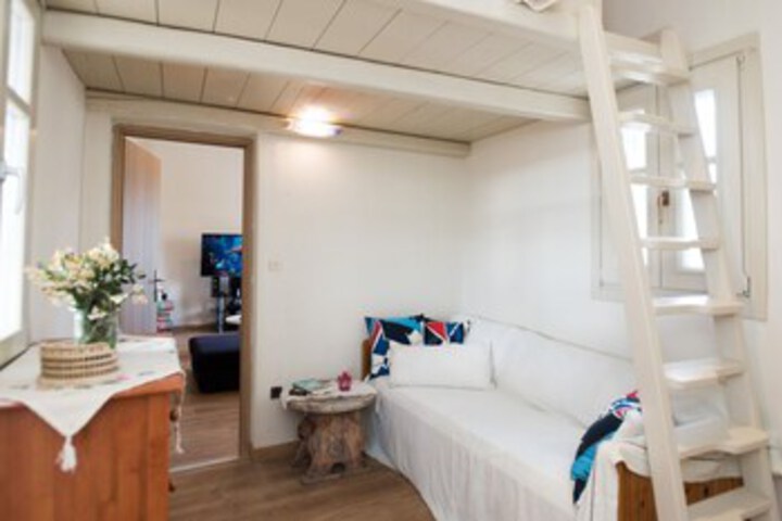 Room 11 of 27