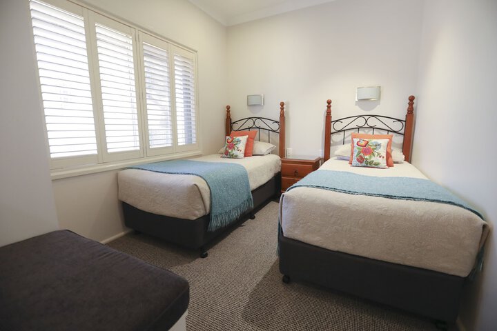 Room 4 of 76