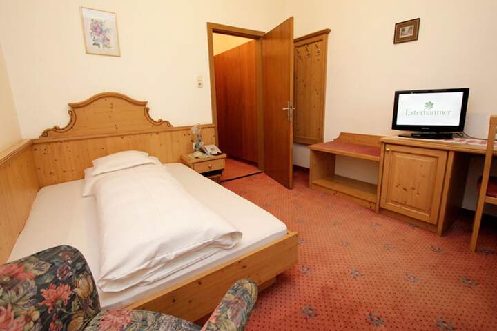 Room 8 of 19