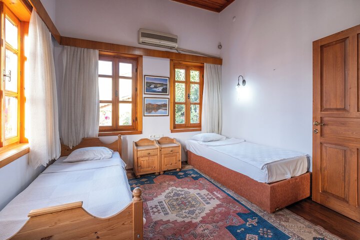 Room 42 of 80