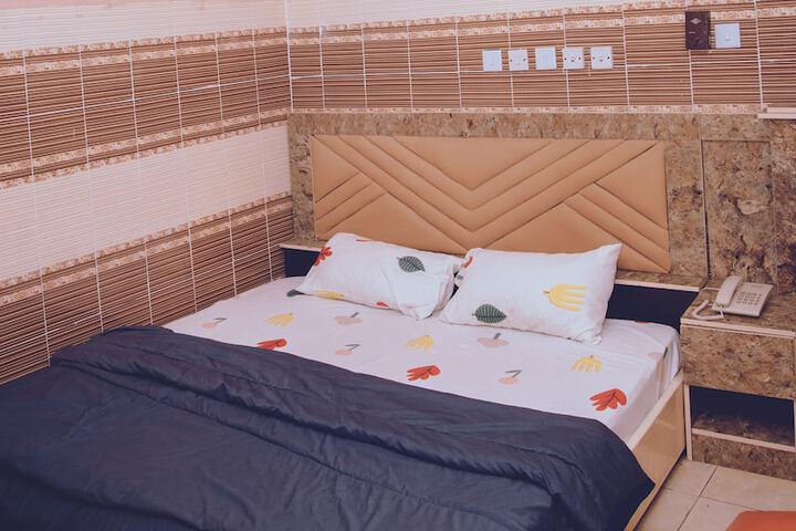 Room 7 of 18