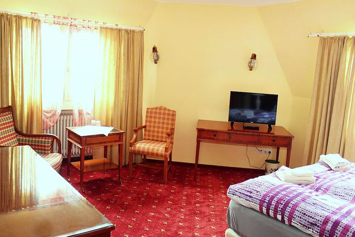 Room 2 of 42