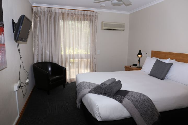 Room 3 of 23