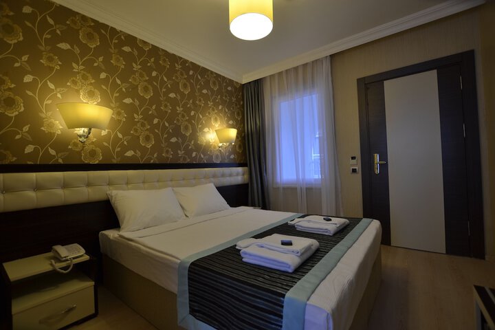 Room 7 of 83