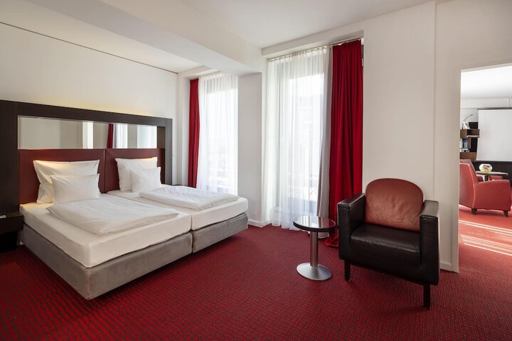 Room 31 of 76