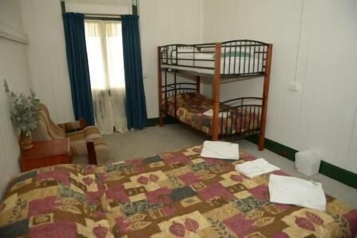 Room 4 of 10