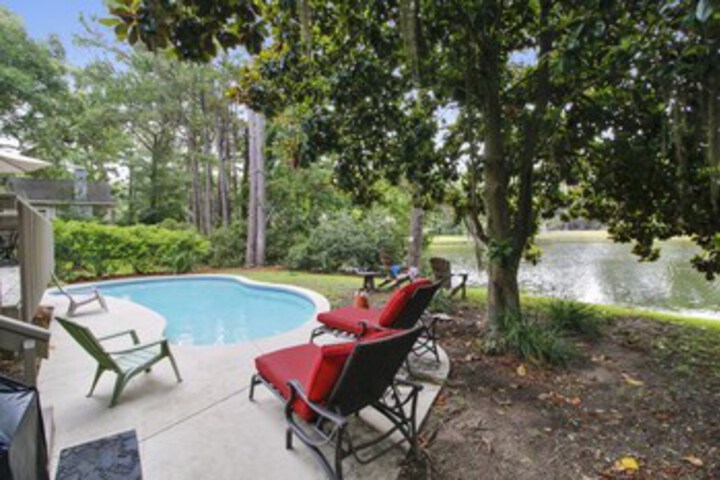 Pool 6 of 8