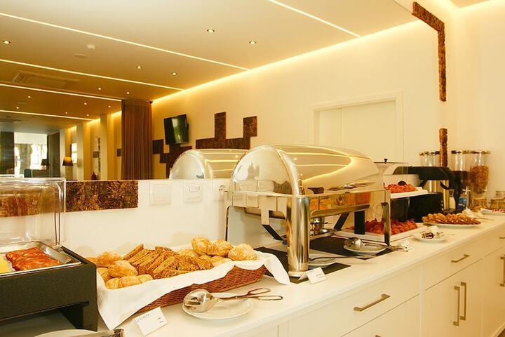 Breakfast/Coffee Service 29 of 36
