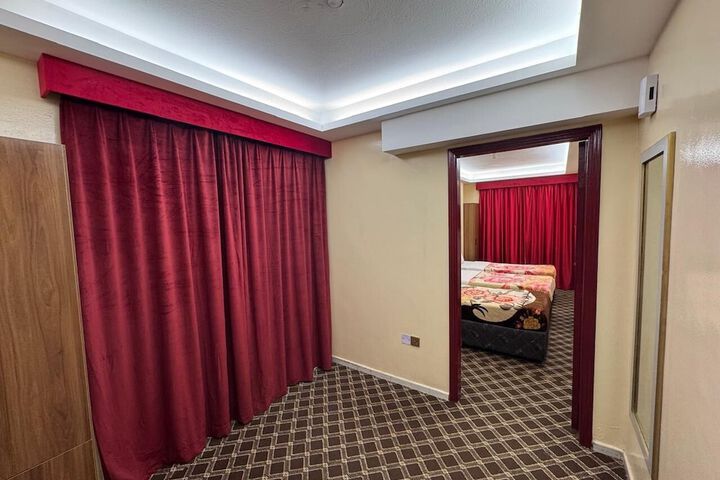 Room 6 of 25