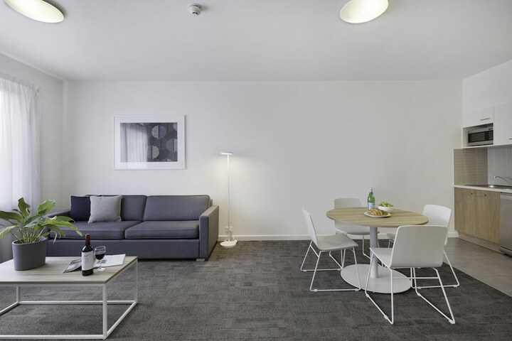 Room 16 of 40