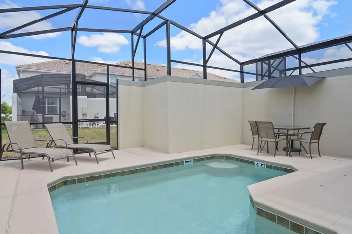 Pool 12 of 18