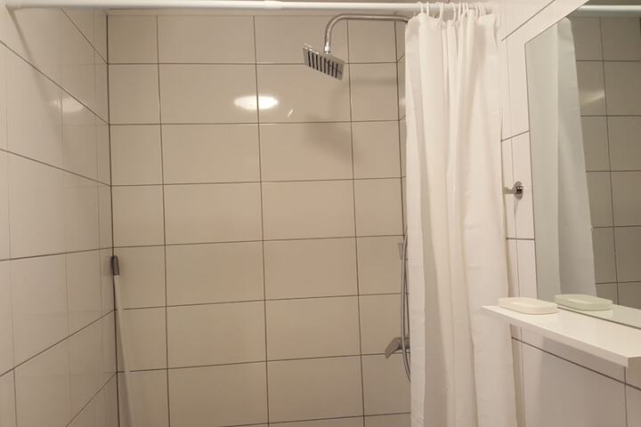 Room 16 of 36
