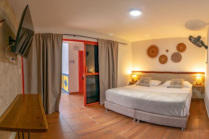 Room 6 of 63