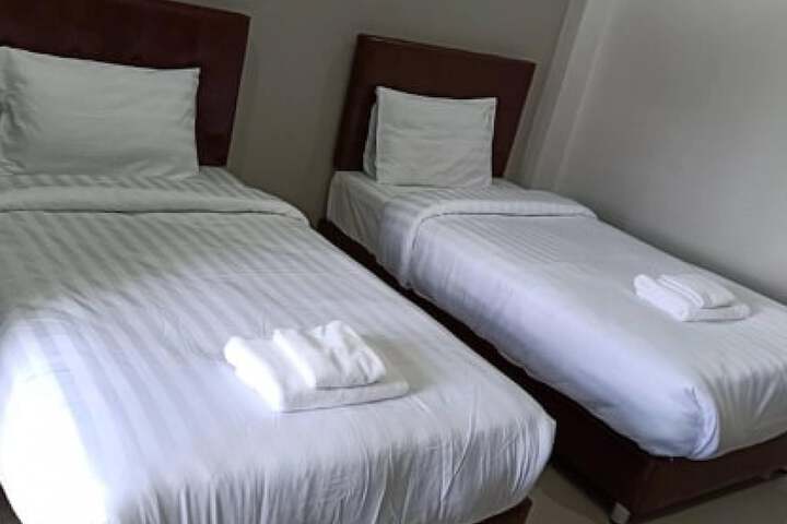 Room 4 of 10