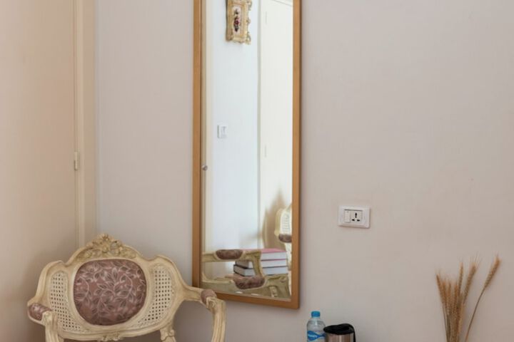 Room 4 of 83