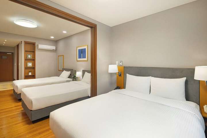 Room 26 of 47