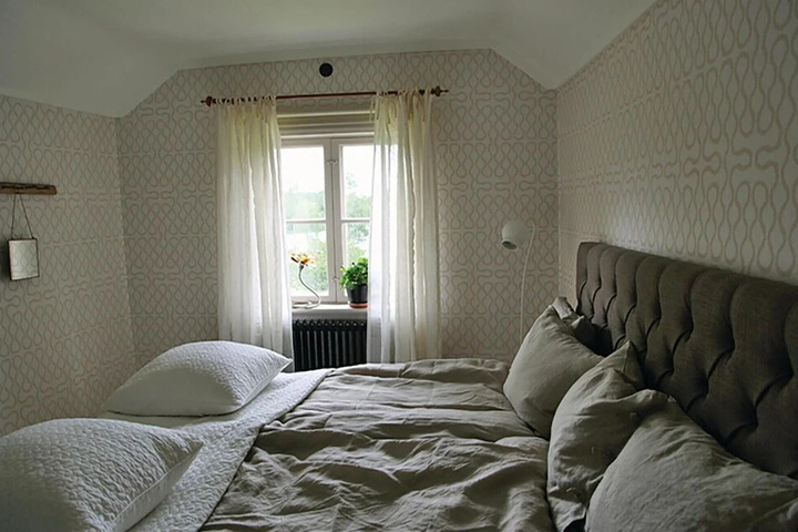 Room 3 of 12