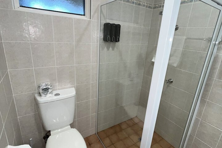 Room 32 of 46