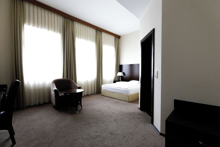 Room 16 of 40