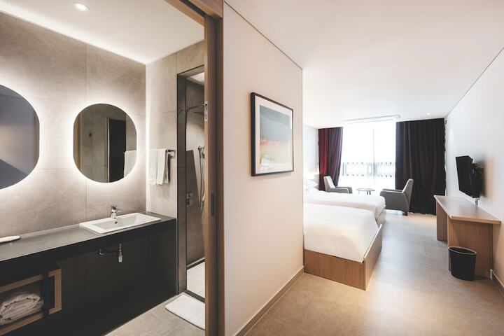Room 48 of 151
