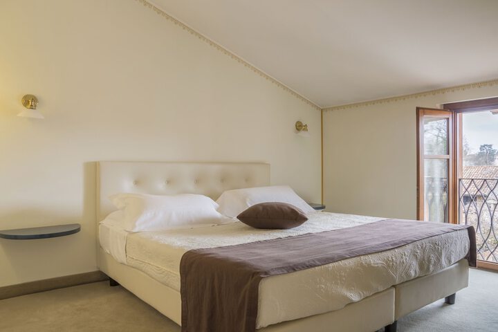 Room 16 of 54