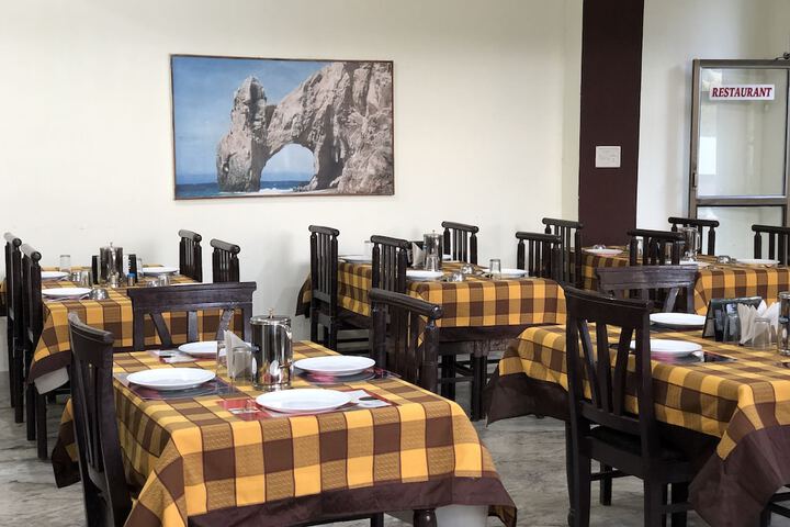 Dining 8 of 10