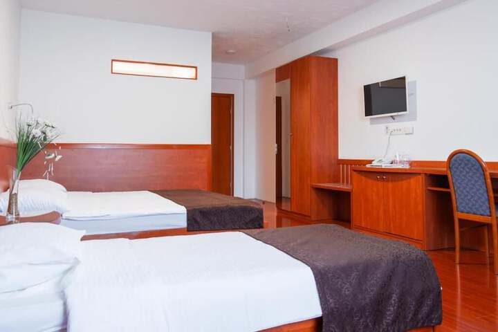 Room 6 of 36