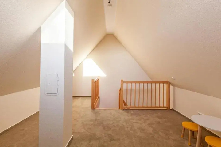 Room 9 of 16