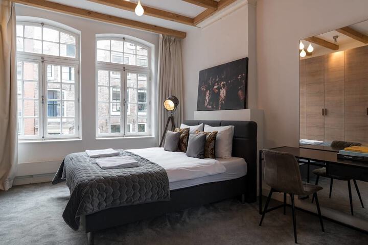 Room 10 of 35