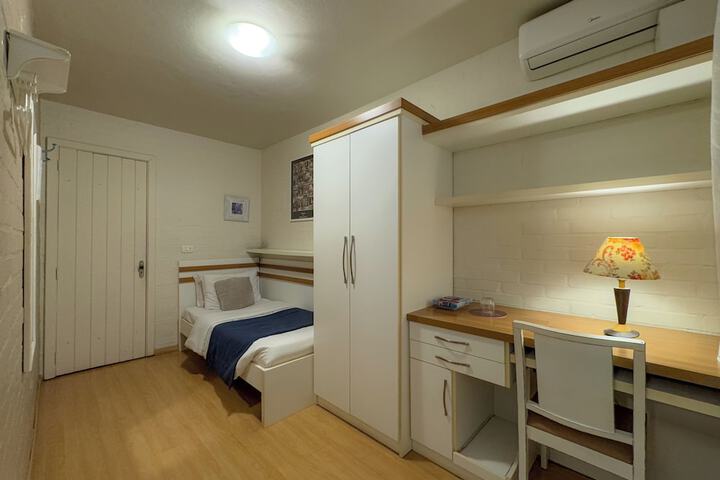 Room 18 of 97
