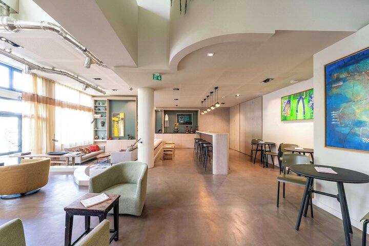 Guest Lobby