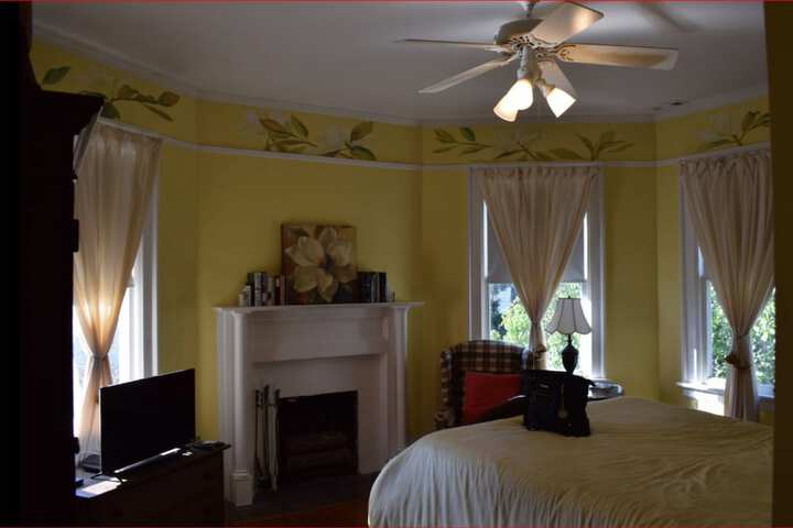 Room 8 of 11