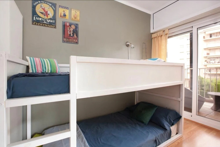 Room 4 of 18