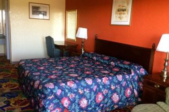 Room 7 of 17